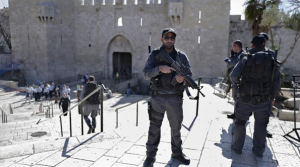 Israeli soldiers at Al Aqsa mosque (Qatar Tribune.com) July 15 2017